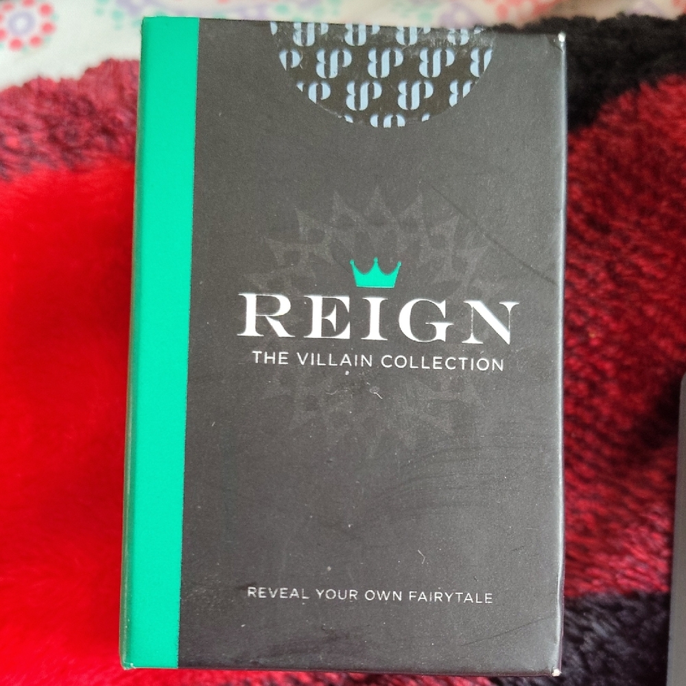 Reign Villain Collection Box in Black and Green
